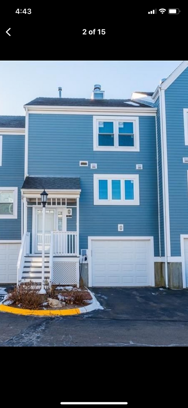 Foto del edificio - 72 Cosey Beach Ave