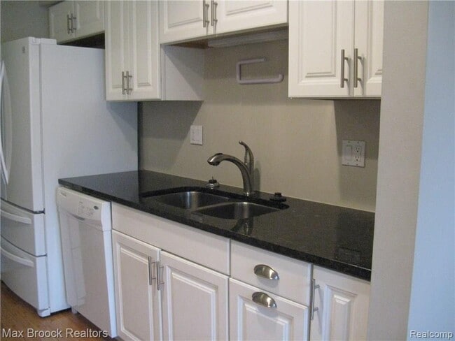 Building Photo - 1859 Wickham St