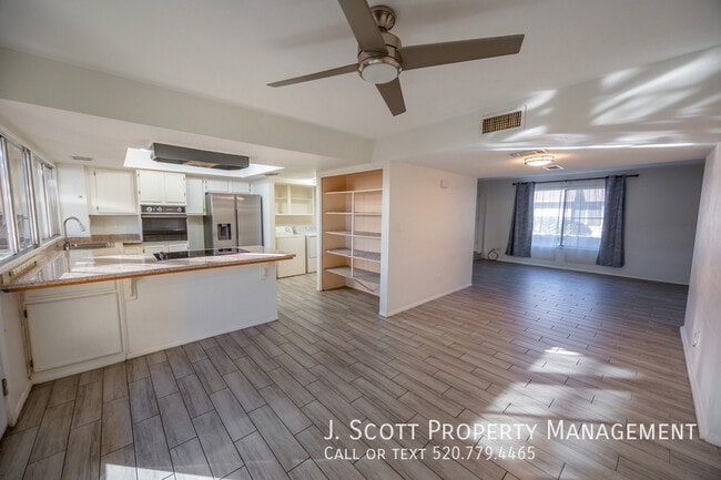 Building Photo - 1618 E Dunbar Dr