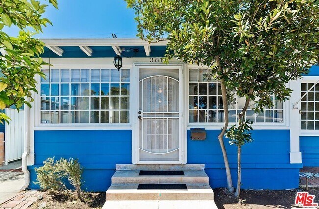 Building Photo - 3819 Goldwyn Terrace
