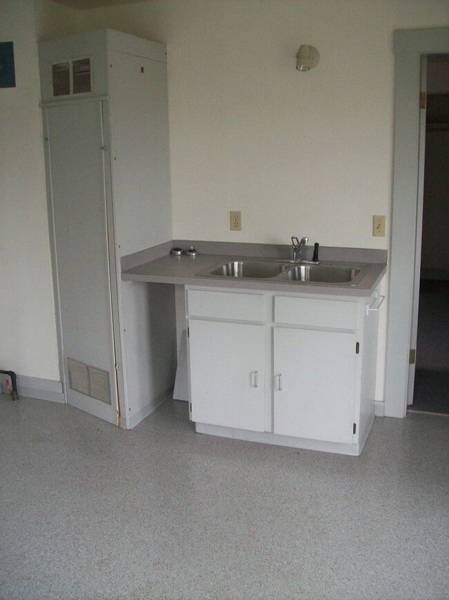 Building Photo - 1318 High St