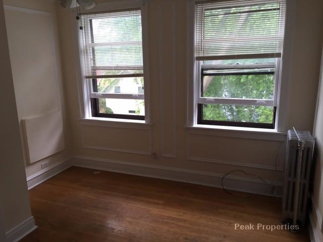 Building Photo - 1402 Central St