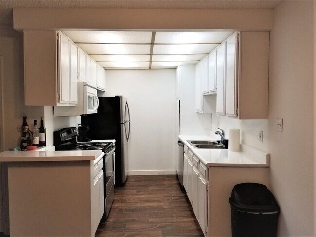 Building Photo - 5266 Corteen Pl