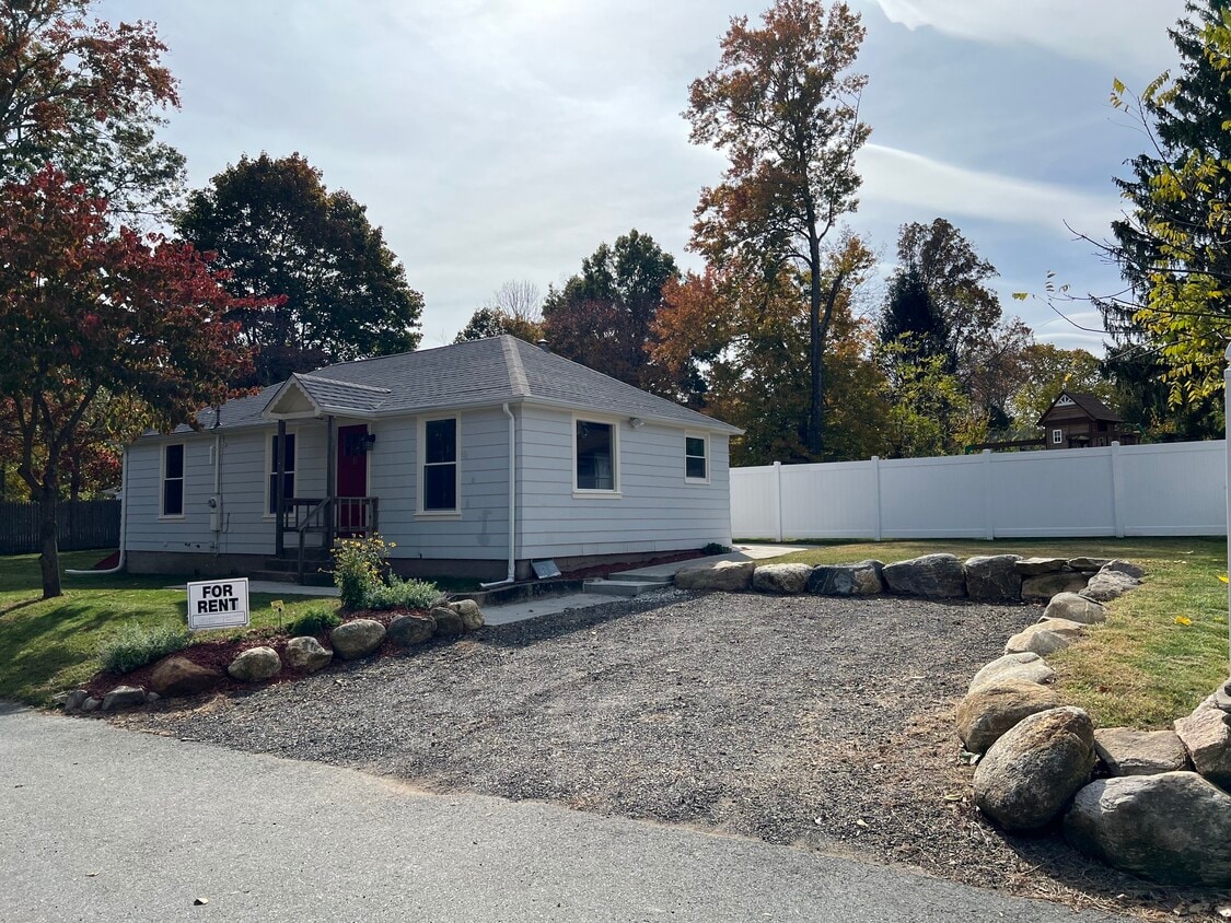 Primary Photo - 16 Crestwood Rd