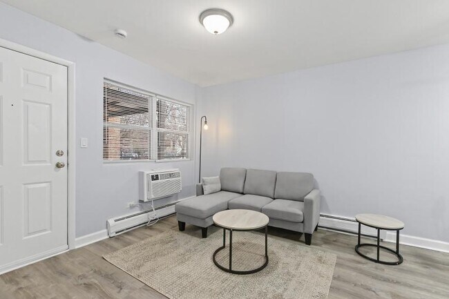 Building Photo - 1 bedroom in Chicago IL 60640