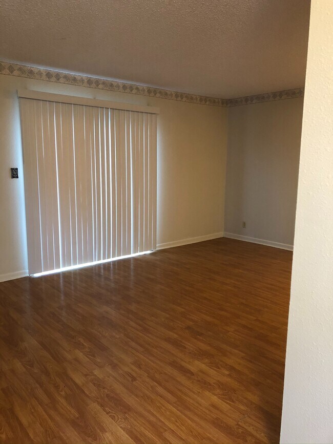 Foto del edificio - 3804 Palmetto Ave
