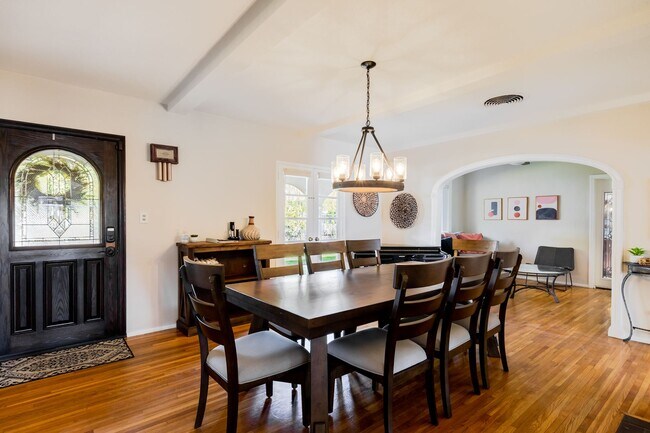Building Photo - Movie Colony Oasis - Peaceful, Walk to Dow...