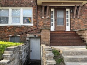 Building Photo - 264 17th Ave