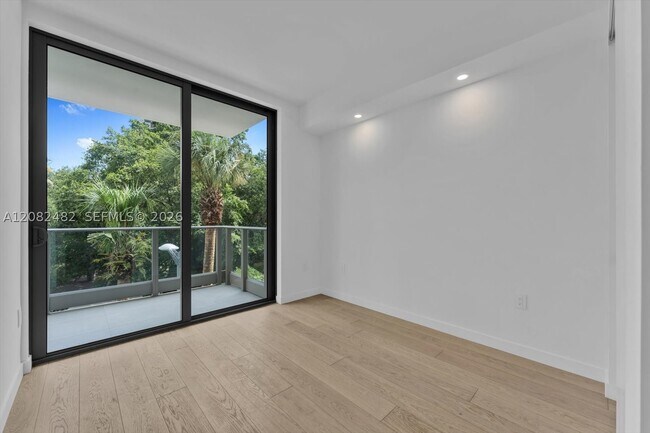 Foto del edificio - 2200 Brickell Ave