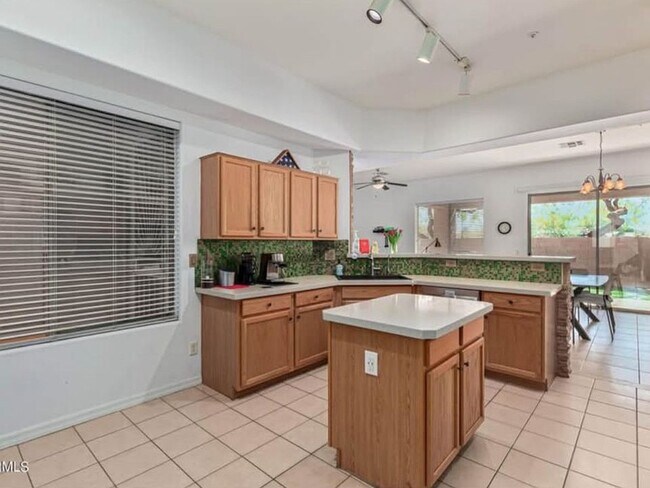 Foto del edificio - 1363 W Marlin Dr