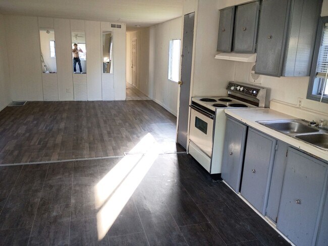 Foto del edificio - 2 Bed 1 Bath Mobile Home in East Village Mobile Home Community