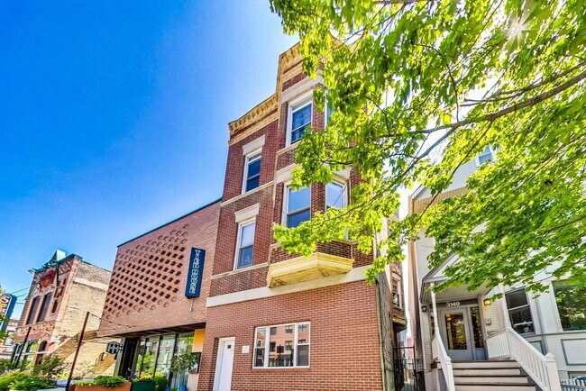 Foto del edificio - 3151 N Southport Ave