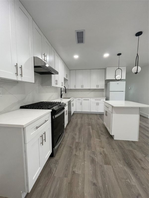 Building Photo - 1621 Rutland Dr