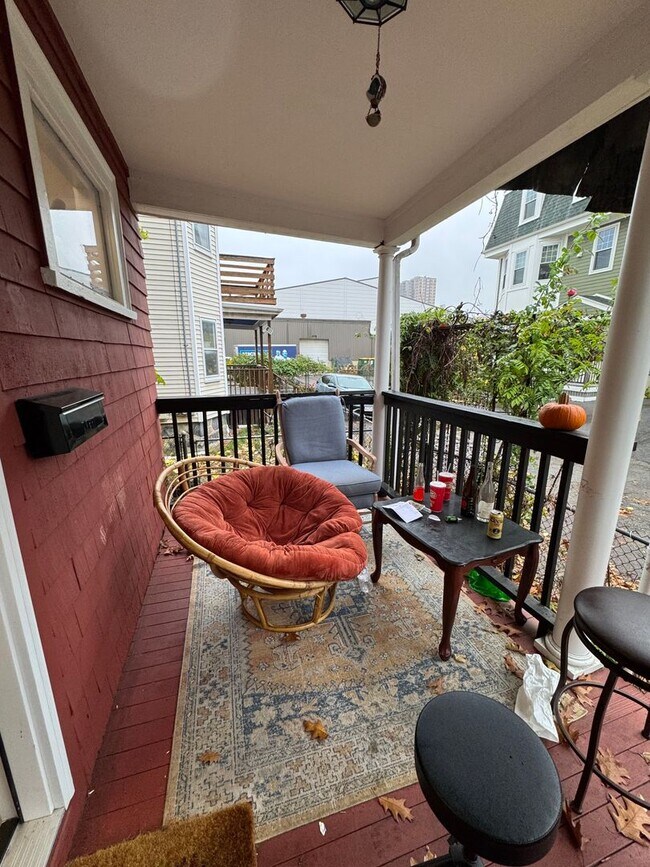 Foto del edificio - ALLSTON HOUSE FOR RENT ~ 6 BED/3 BATH ON SAWYER TERRACE FOR 9/1