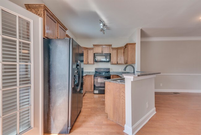 Foto del edificio - 1575 Laurel Park Cir