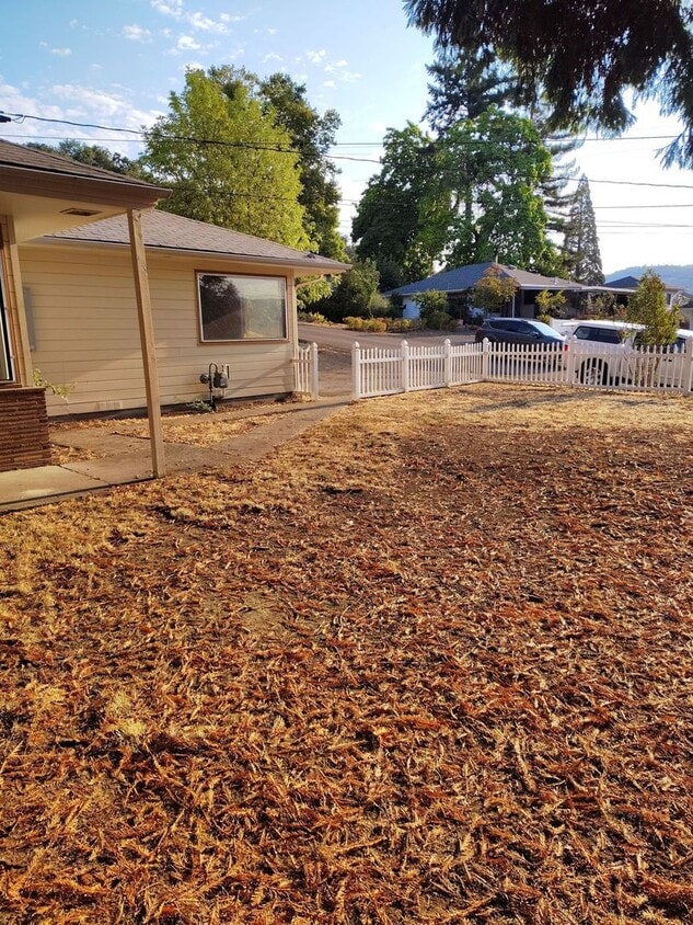 Primary Photo - Spacious 4-Bedroom / 2-Bath Home with Stun...