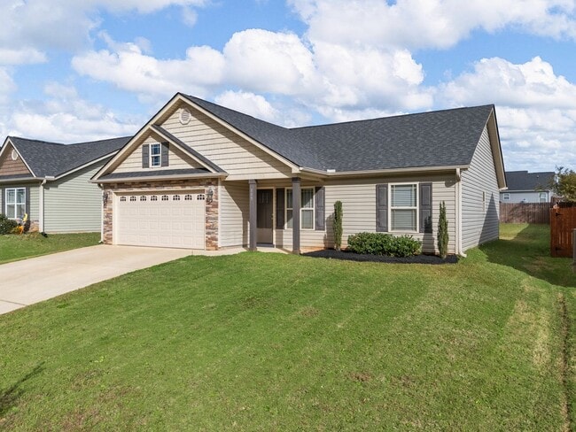 Foto del edificio - 3BR/2BA on a large lot off of Highway 176 ...
