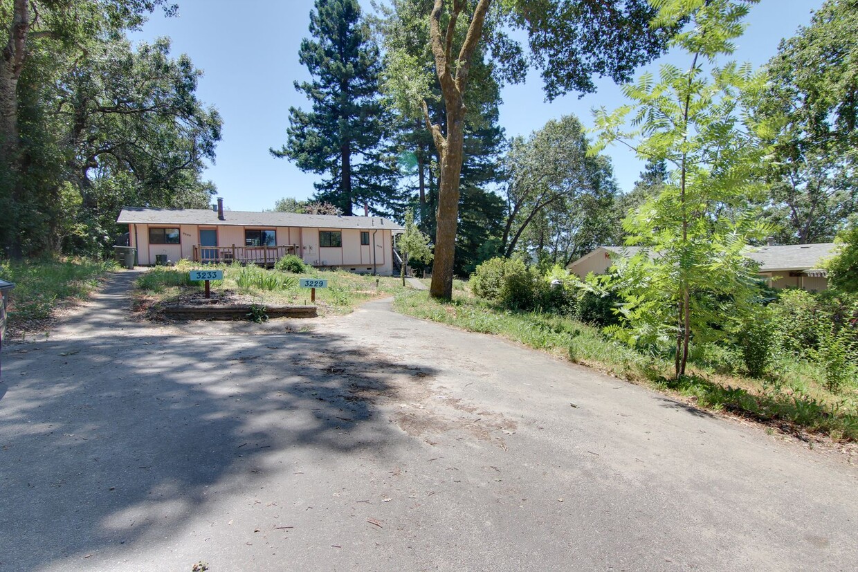 Foto principal - 3229-3233 Edison Street Graton, CA 95444