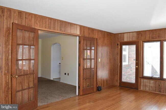 Building Photo - 302 Linden Ave