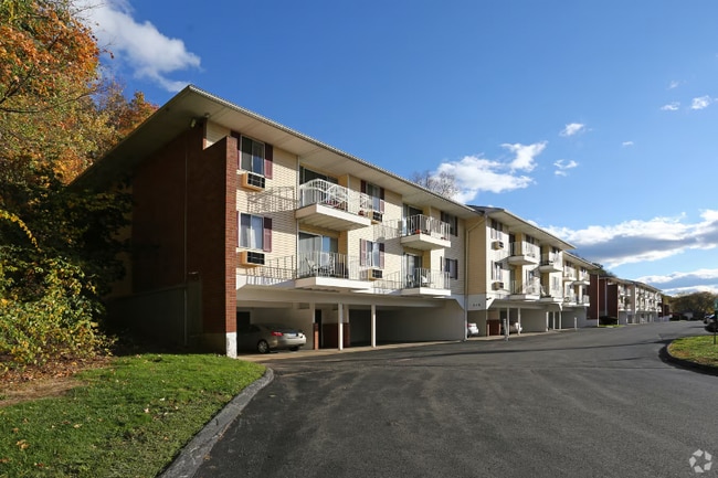 Building Photo - 271 Main St