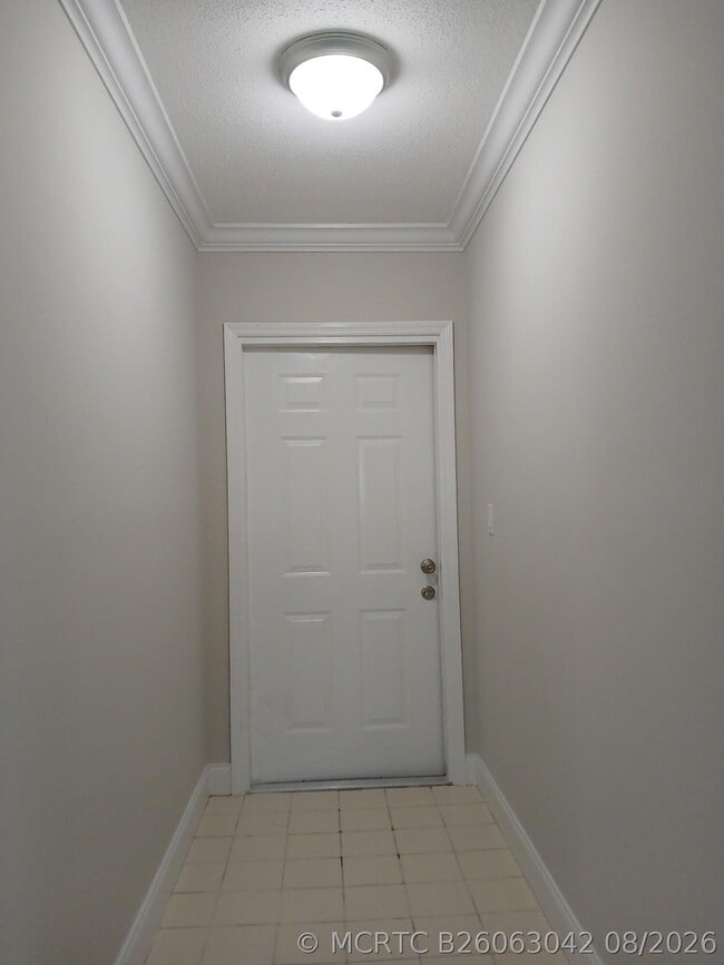 Building Photo - 1480 E Sample Rd