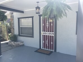 Building Photo - 2114 W Grace St