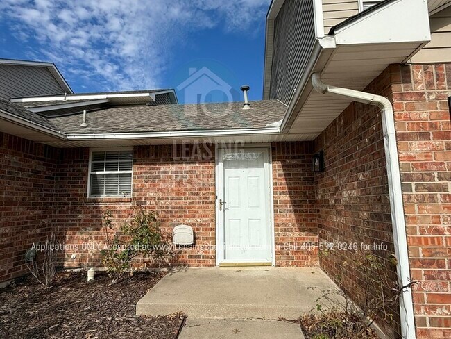 Building Photo - West Norman 3 Bed 2 Bath Garden home!