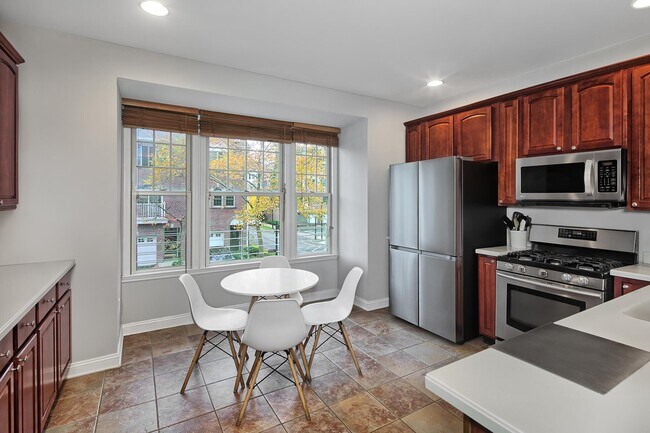 Building Photo - 454 Albany Ct