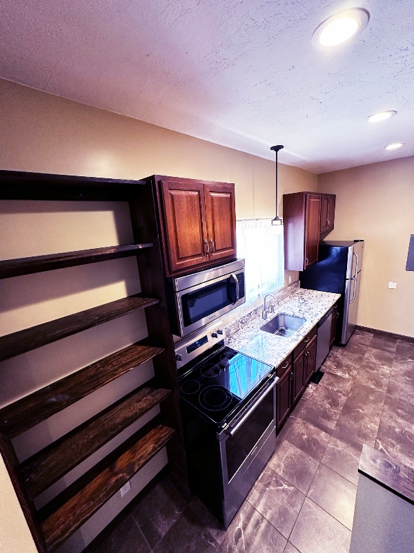 Building Photo - 528 29th St