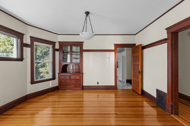 Building Photo - 56 Hobson St