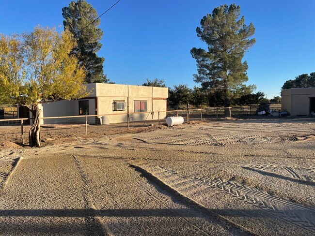 Building Photo - 750 Soukup Rd