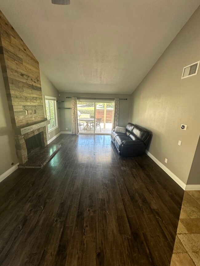 Building Photo - 4176 Minnecota Dr