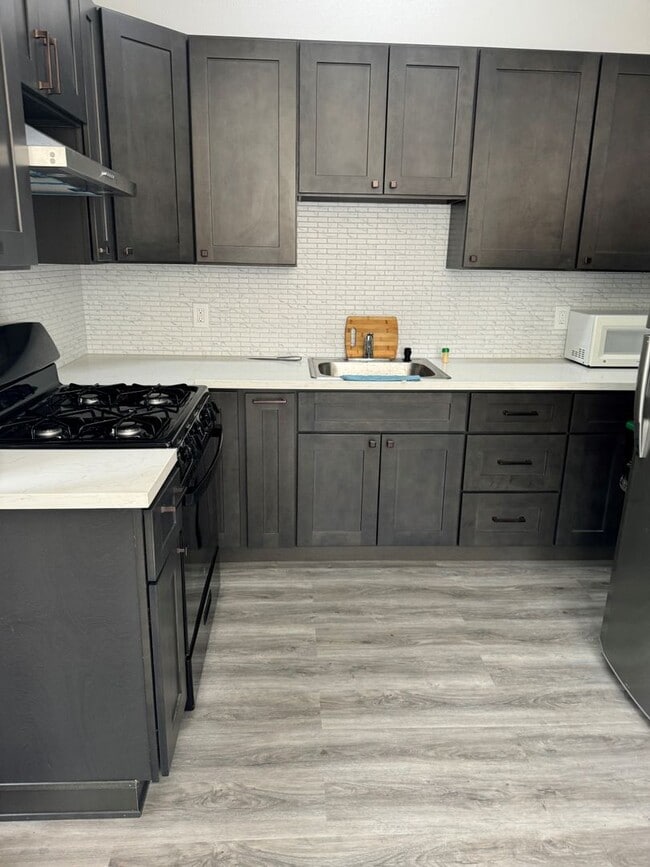 Building Photo - COMING SOON- Comfortable room, has communal kitchenette, and bathrooms