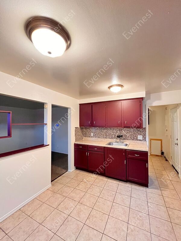 Foto del edificio - 7820 Montrose St