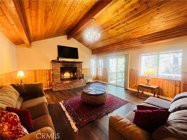 Foto del edificio - 24020 Lakeview Dr