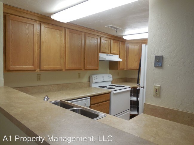 Building Photo - 1246 N Barzona Ave