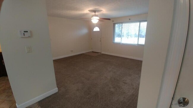 Foto del edificio - 6601 Taylorsville Rd.