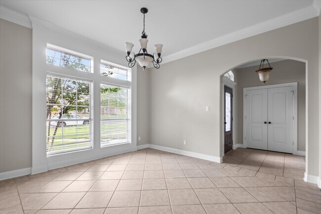 Building Photo - 16579 Kingston Ct
