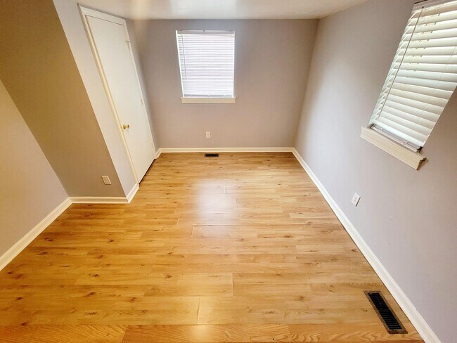 Building Photo - View this home today!  Great 4 bedroom & 1...