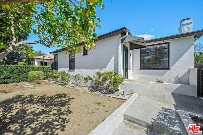 Building Photo - 1132 Greenacre Ave