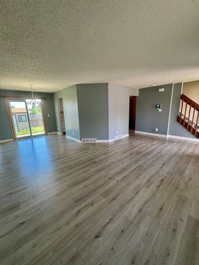 Foto del edificio - 4 Bedroom Home in Fountain Valley Ranch