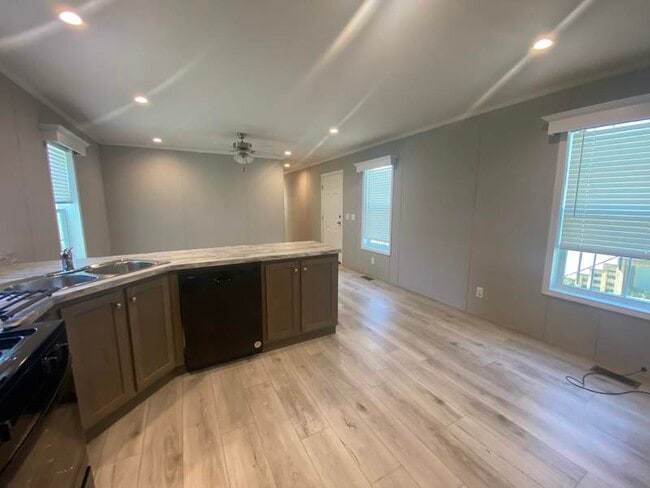 Building Photo - 518 Murray Dr