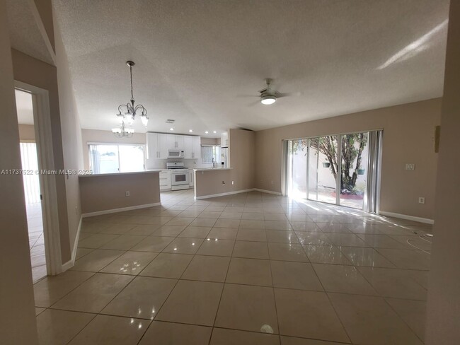 Foto del edificio - 13524 NW 5th Ct