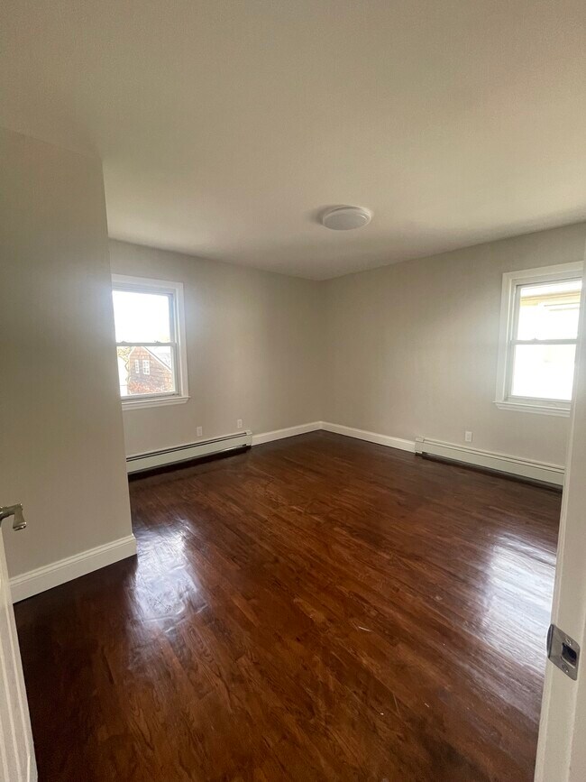 1st bedroom - 1425 Point Breeze Pl