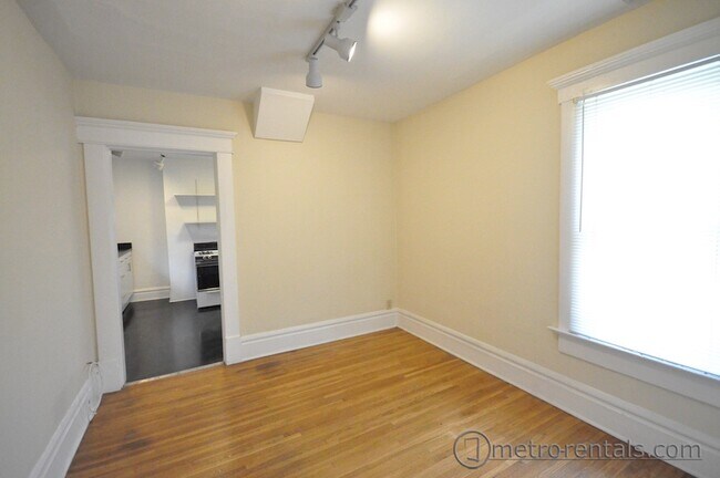 Sala de estar - 401 E Oakland Ave