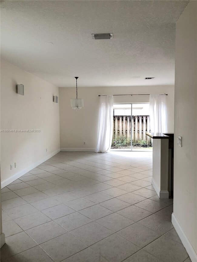 Foto del edificio - 16145 Emerald Cove Rd