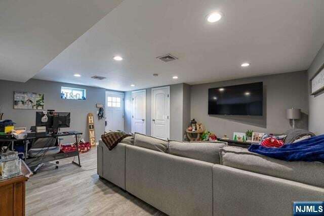 Foto del edificio - 126 Riverside Ave