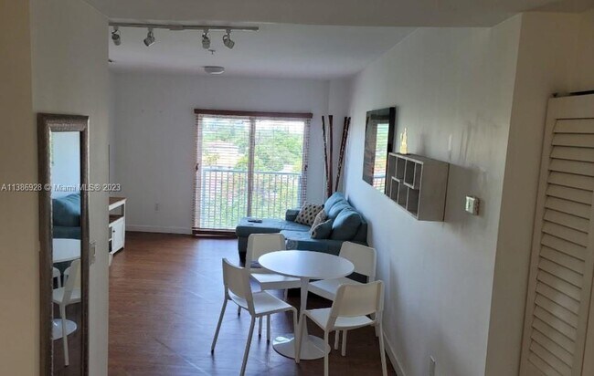 Foto del edificio - 2280 SW 32nd Ave