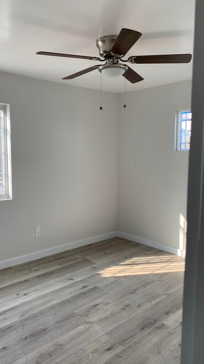 Bedroom - 5222 Denker Ave