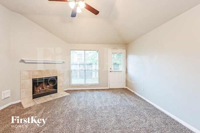 Foto del edificio - 6739 Renata Cir